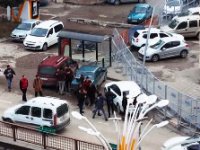 Erzurum’da erkeklerin kavgasını kızlar araya girerek ayırdı