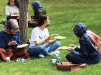 Üniversite öğrencilerine etli pilav ve demir tatlısı ikram edildi