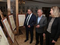 61 yıl önce Atatürk Üniversitesi’nin açılışının yapıldığı altın makasla serginin açılışı yapıldı