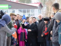 Eski Bakan Akdağ, gençlerle birlikte kızak kaydı