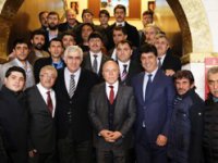 AK KADROLAR PASİNLER’E ÇIKARMA YAPTI