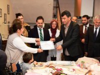 Yakutiye Belediyesi, ev hanımlarına eğitim ocağı "Kızlarına çeyiz hazırlayacak anneler sertifika aldı"