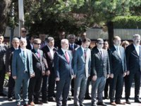 Gençlik Haftası çelenk sunumu ile başladı