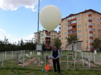 Meteoroloji balonu liseli öğrenciler tarafından atıldı
