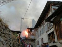 Mahallede çıkan yangın 8 saat sonra kontrol altına alınabildi