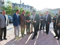 Vali Memiş, 2 kişinin hayatını kaybettiği kavganın ardından Horasan'da incelemelerde bulundu