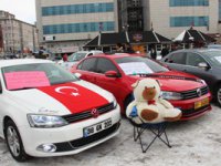 Modifiyeli araçlar minik eller için buluştu