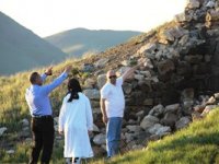 135 yıllık tabya üç ayrı noktadan çöktü