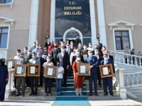 Erzurum’da 5 şehit ailesine ve 2 gaziye 'Devlet Övünç Madalyası' verildi