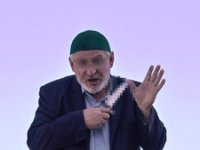 Evini yaptırmak için yardım istedi...Traktörün üzerine çıkarak boğazına bıçak dayayan yaşlı adamı Vali Memiş ikna etti