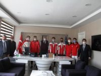 Kayakla Atlama Milli Takımı Genel Müdür Akbaş’ı ziyaret etti