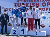 BÜYÜKŞEHİR’İN KICK BOKS TAKIMI ANTALYA’DA DESTAN YAZDI