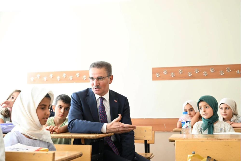 Erzurum’da TÜGVA Yaz Okulu’nda dolu dolu program: Vali Baruş öğrencilerle buluştu