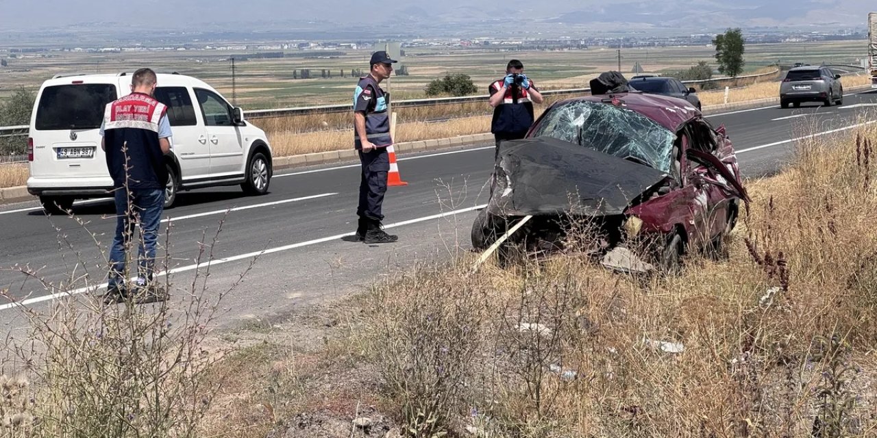Erzurum'da feci kaza! Otomobille kamyon çarpıştı: 2 ölü, 4 yaralı
