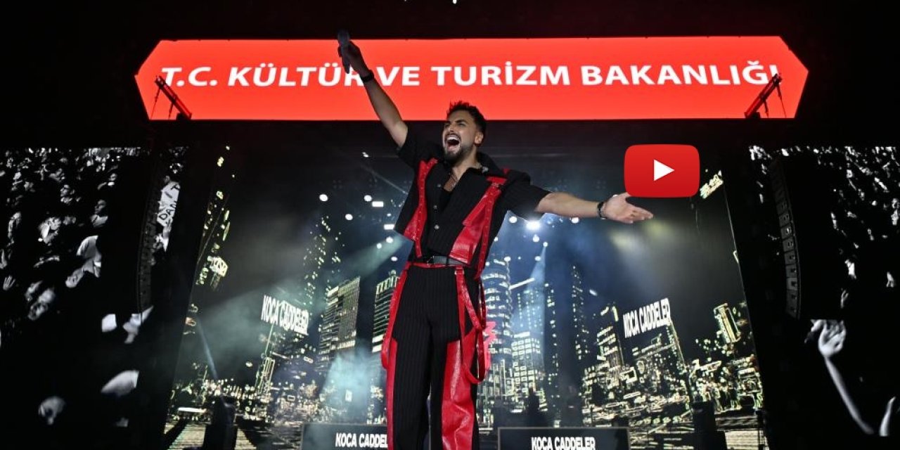 Erzurum’da Sefo coşkusu! Binlerce kişi aynı anda şarkılara eşlik etti