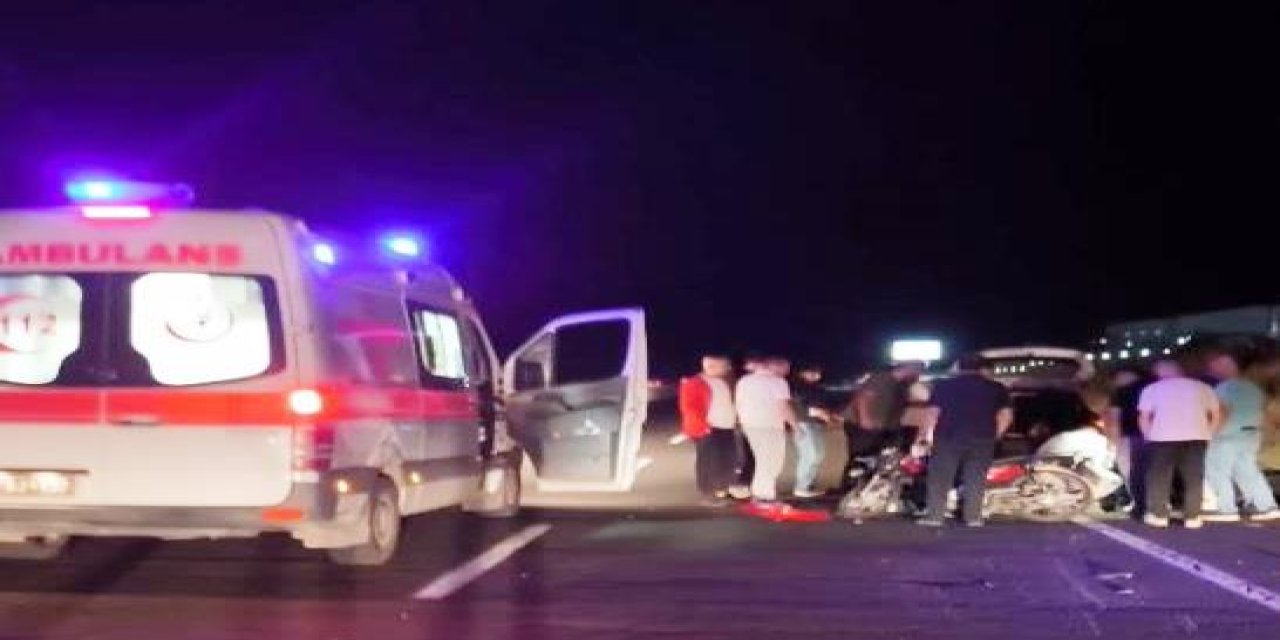 Erzurum-Artvin yolunda motosikletler çarpıştı: 3 genç yaralandı!