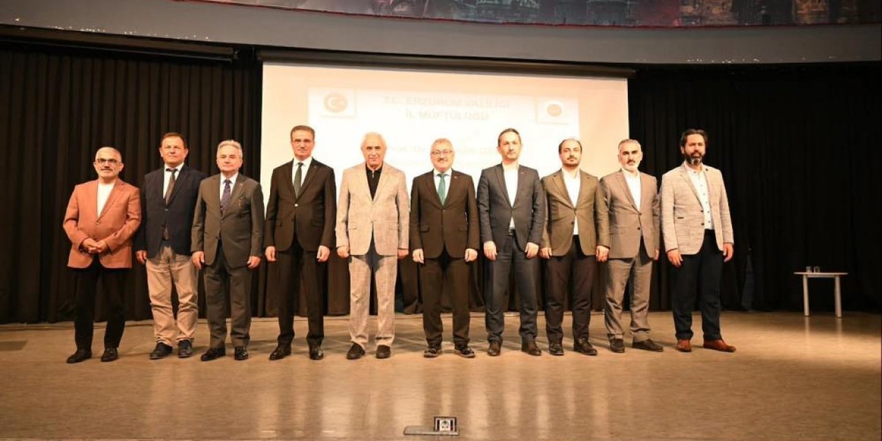 Vali Baruş, Prof. Dr. Nurullah Genç’in konferansına katıldı: “Peygamberimiz ve Güzel Ahlak” anlatıldı