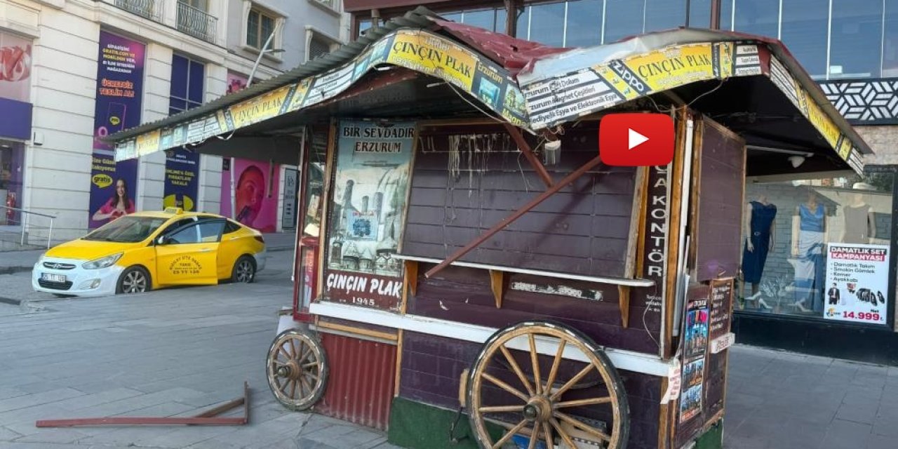 Erzurum’da otobüs kontrolden çıktı: Tarihi büfe hasar gördü