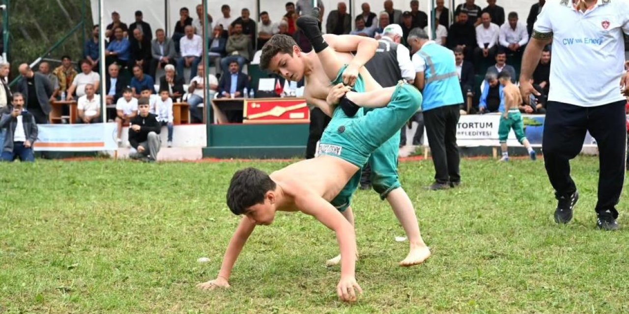 Tortum’da 136 yıllık güreş heyecanı! 600 pehlivan er meydanına çıktı