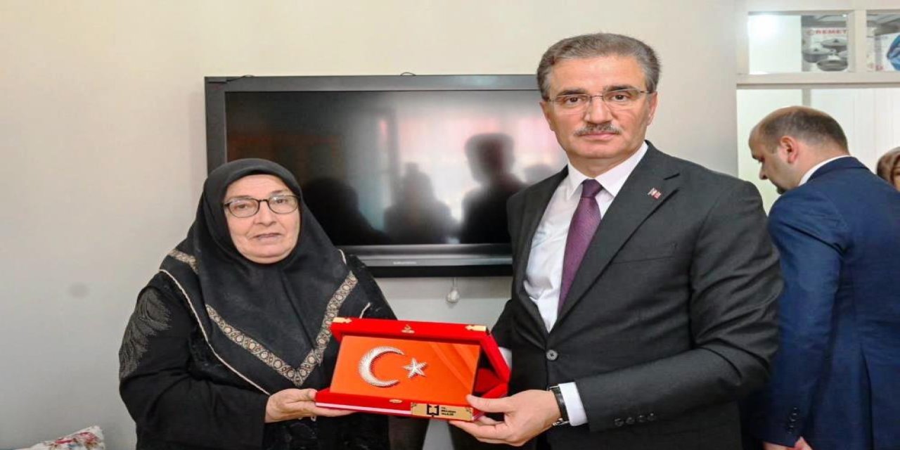 Vali Baruş’tan anlamlı ziyaret: Şehit ailesi ve Kıbrıs gazisi yalnız bırakılmadı