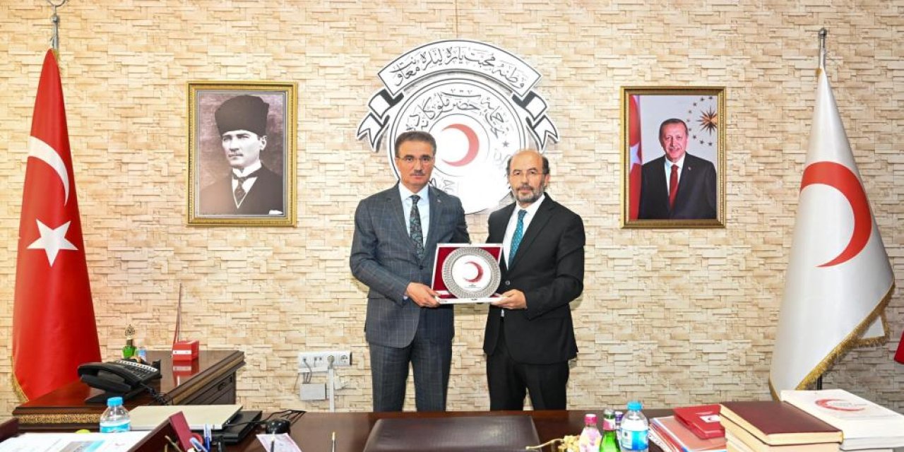Vali Baruş Kızılay’da! Erzurum’daki yardım faaliyetleri masaya yatırıldı