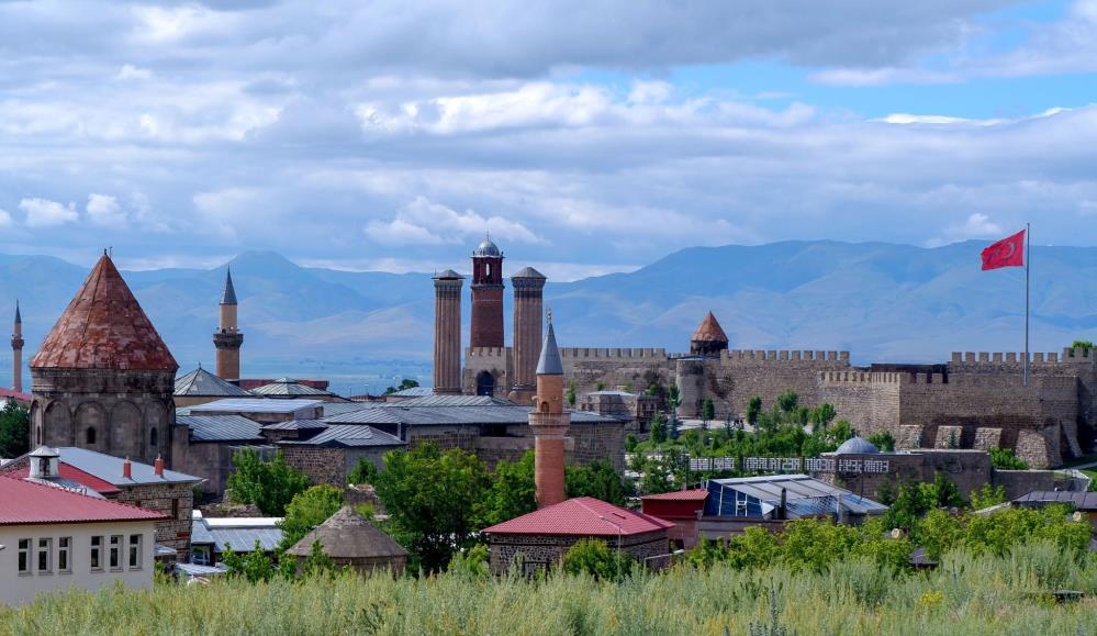 Erzurum’un dikkat çeken nüfus gerçeği! Herkes memleketine dönse Türkiye’nin 8. büyük ili olacak