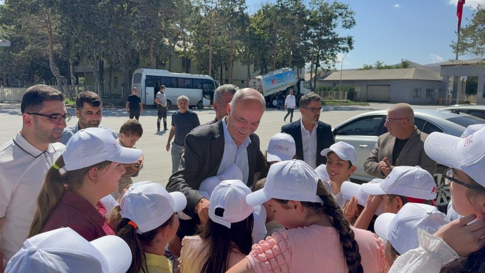 Aşkale Çimento tesislerinde çocuklara özel etkinlik! Minikler ailelerinin çalışma ortamını keşfetti