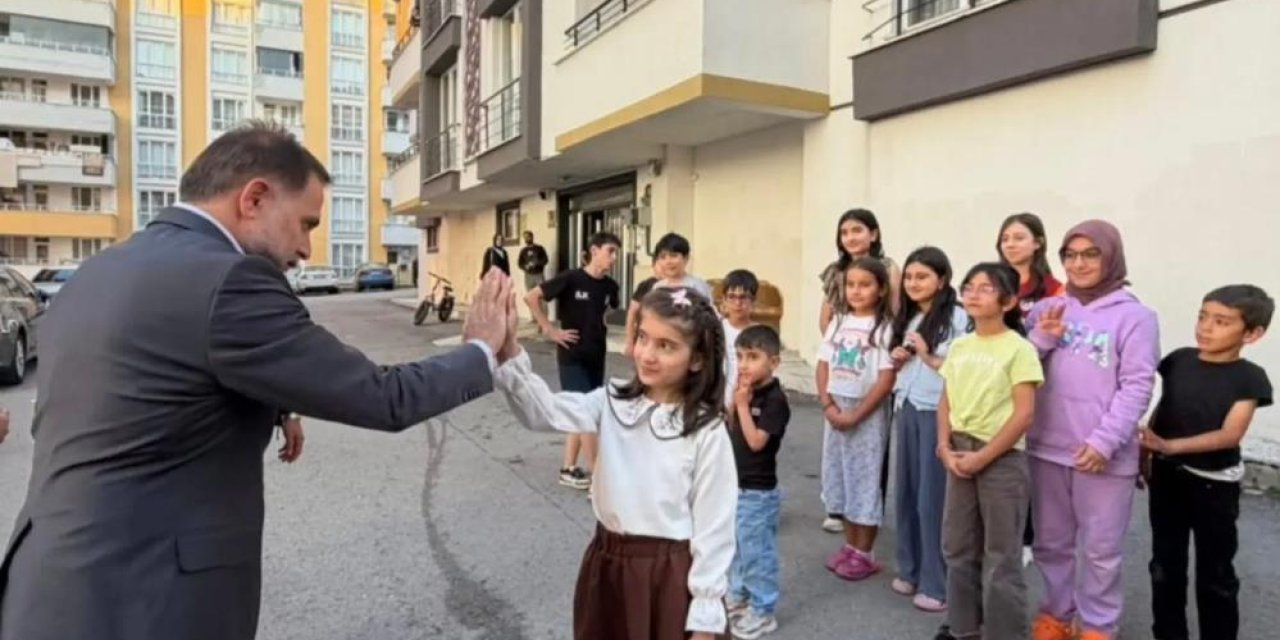 Başkan Uçar gece mesaisinde! Hilalkent’te vatandaşların taleplerini dinledi