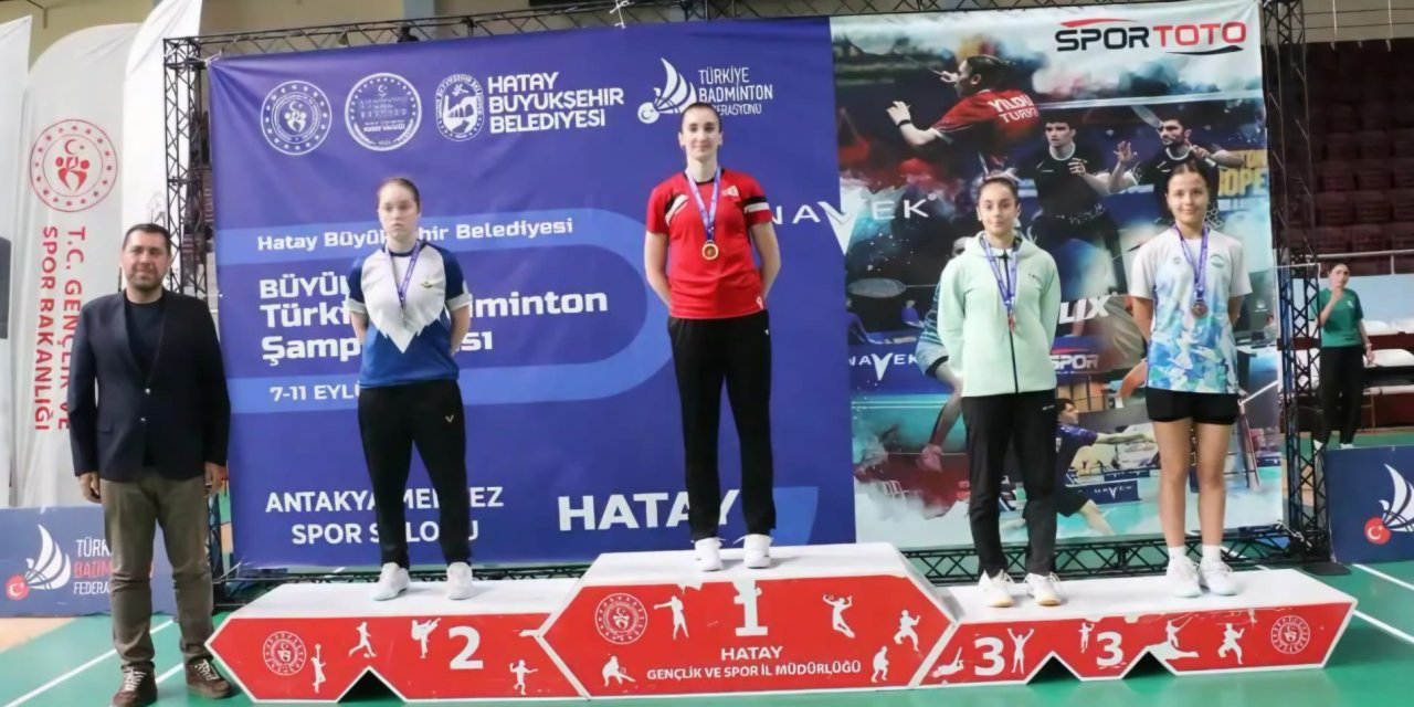 Erzincan badmintonunda büyük başarı! Türkiye Şampiyonası’nda zirveyi yine bırakmadılar