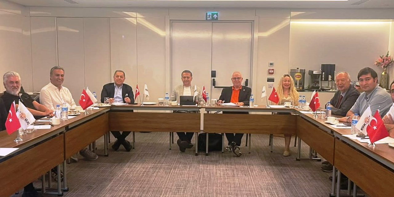 KGK yönetimi Sakarya’da buluştu! Gazetecilerden sektör gündemine ve siyasete yakın takip