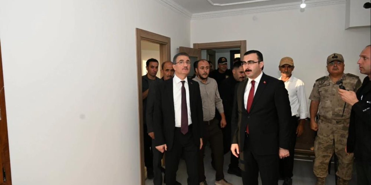 Vali Baruş, Çat’taki deprem konutlarını inceledi! Teslim için son hazırlıklar