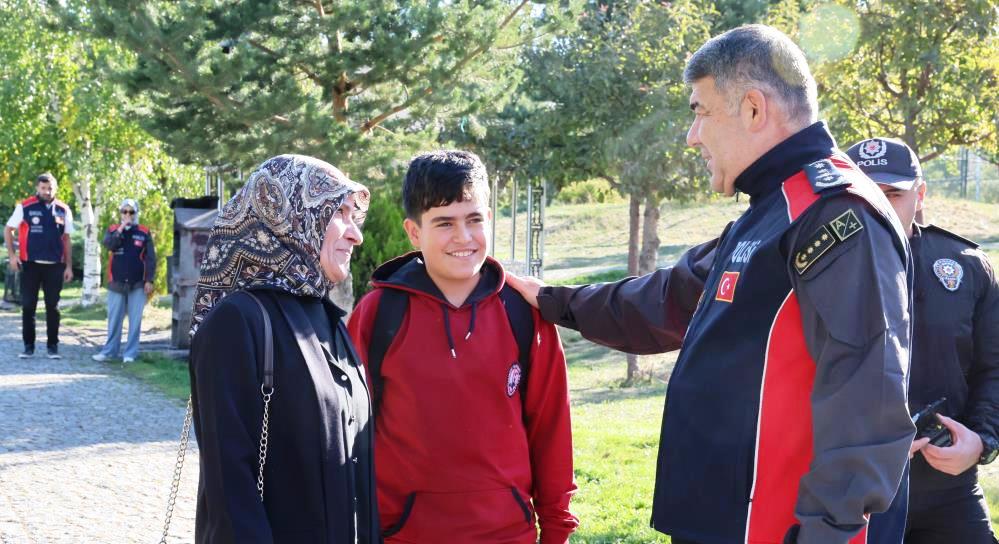 Erzurum’da okul çevrelerinde sıkı denetim! Emniyet Müdürü Karaburun sahaya indi