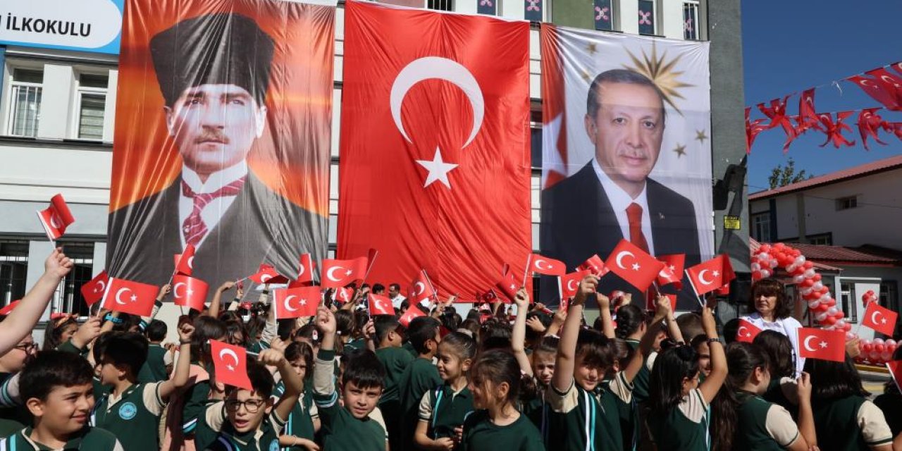 Erzurum’da ilk ders zili coşkuyla çaldı! Birinci sınıfların heyecanı kameralara yansıdı