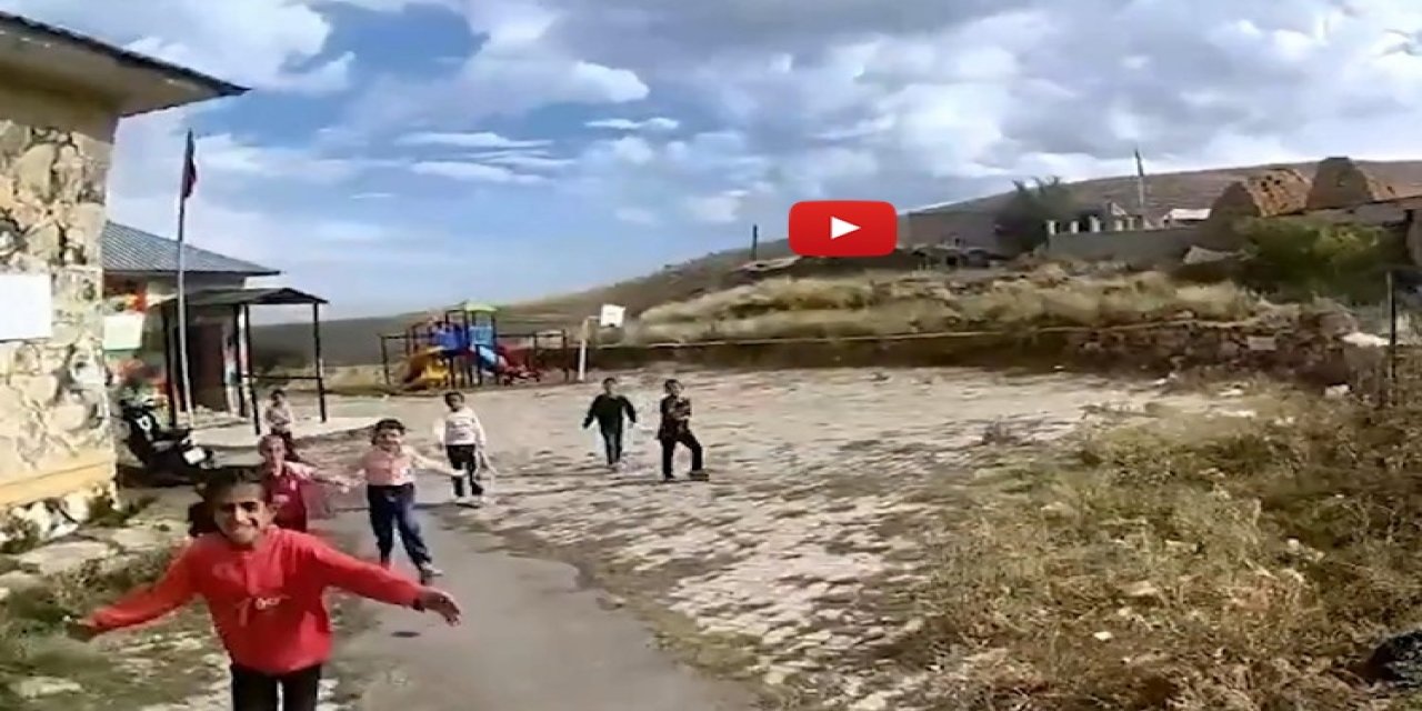 Erzurum’da jandarmayı gören çocuklar koşarak geldi: Sarılmaları yürekleri ısıttı