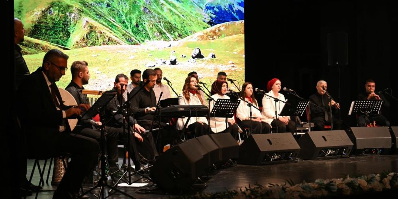 Erzurum’da türkü gecesi! “Yayla Türküleri” programına yoğun ilgi