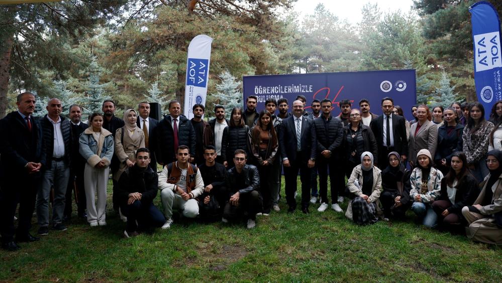 Rektör Hacımüftüoğlu yeni dönemin ilk buluşmasını öğrencilerle yaptı
