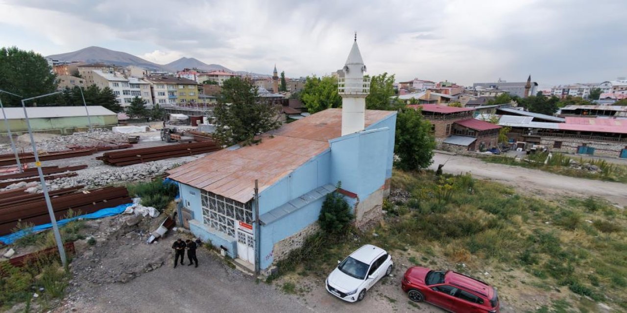 Erzurum’da görenleri şaşırtan cami: Bir evden ibadethaneye dönüştürüldü