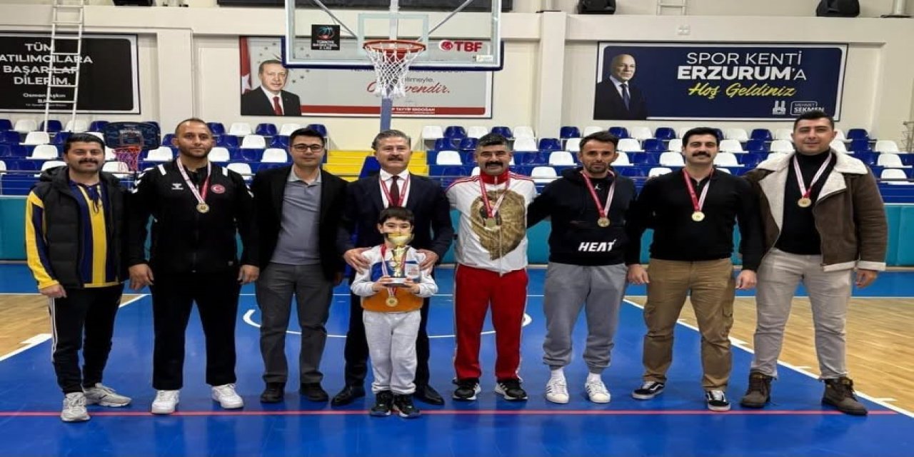 Erzurum Emniyetinden çifte şampiyonluk: İki takım da zirvede