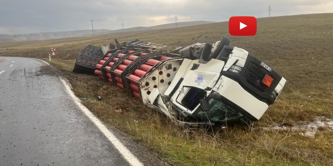 Erzurum’da boş gaz tankeri takla attı: Sürücüyü belediye işçisi kurtardı
