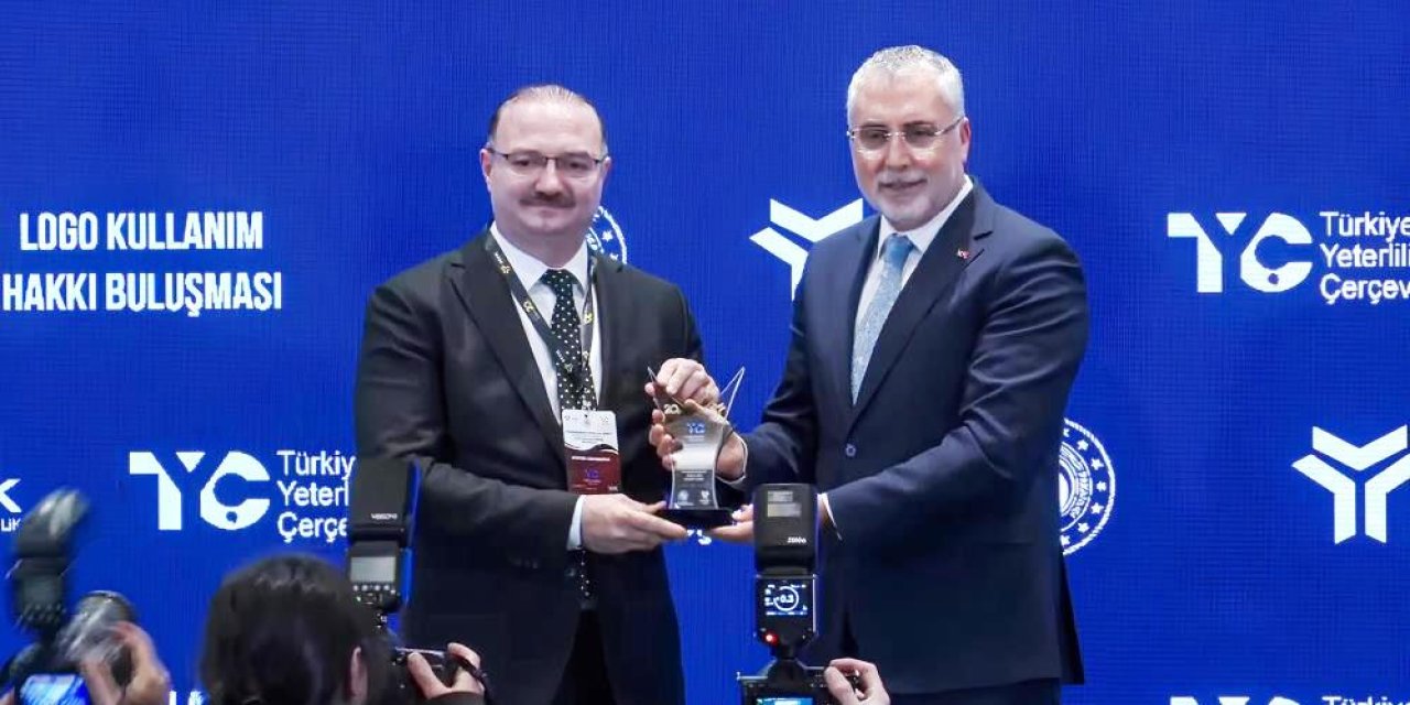Atatürk Üniversitesi TYÇ logosu kullanımında zirvede: Bakan Işıkhan’dan ödül
