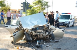 Erzurum'da Otomobil Kamyona Çarptı: 5 Yaralı Var