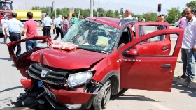 Erzurum'dan giden otobüs Erzincan'da kaza yaptı