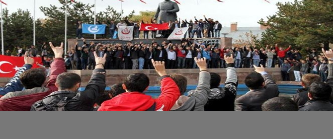 Erzurum'da Ülkü Ocakları Şehitler İçin Yürüdü