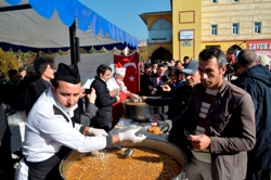 Palandöken Belediyesi 20 Bin Kişiye Aşure Dağıttı