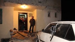 Oltu'da Otomobil Bahçe Duvarına Çarptı