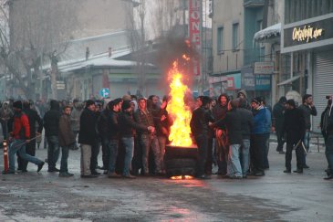 Karşıt Görüşlü İki Gurup Arasında Kavga: 6 Yaralı Var