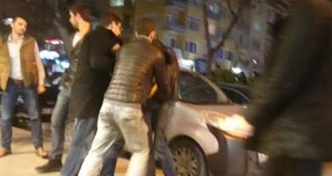 Erzurum'da yanlış zile basan alkollü gençlere meydan dayağı