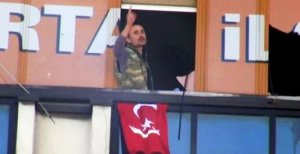 AK Parti İlçe Binasına Silahlı Baskın