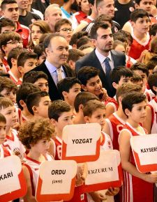 Vali Altıparmak'ın Erzurum sevgisi Basket şölenine yansıdı..