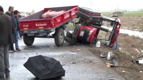 Erzurum'da Otomobil Traktöre Çarptı: 8 Yaralı Var!..